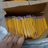 3,45 miliona ołówków pozostało na sprzedaż 1 pojemnik 40 stóp